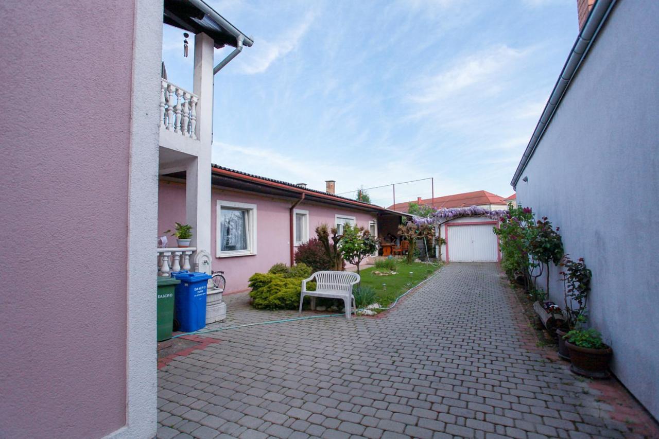 Apartman Ksenija Đakovo Exterior photo